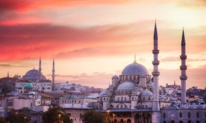 GIOVEDÌ 2 AGOSTO, ORE 19:00 ISTANBUL, CON FAZILA MAT GIORNALISTA DI OBC E KALEYDOSCOP