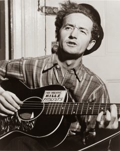 SABATO 15 SETTEMBRE, ORE 19:00 L’ALTRA AMERICA DI WOODY GUTHRIE di e con DANIELE BIACCHESSI