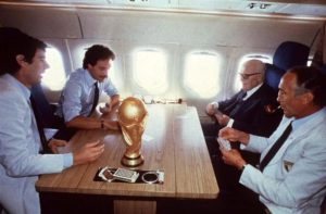 VENERDÌ 7 DICEMBRE, ORE 19:00 OTTANT’ALLORA DI GIANLUIGI MENEGOT Il calcio ( e molto altro ) ricordando gli anni ‘80
