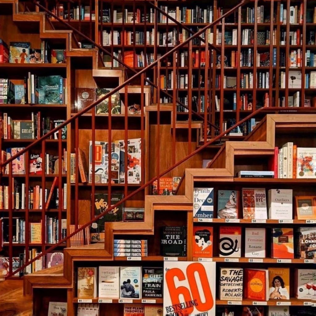 SABATO 8 GENNAIO, ORE 19:00 – LA CLASSIFICA DEI MIGLIORI LIBRI DEL 2021 – IN LIBRERIA